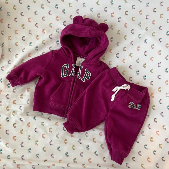 Baby Gap Purple Sweatsuit Size 0-3 months - Picture 2 of 9